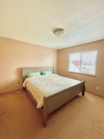 31 S Arties Ln, Greenacres, WA 99016