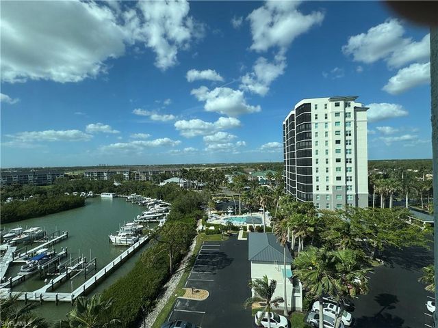 420 Cove Tower DR 804, Naples, FL 34110