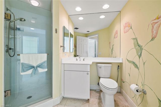 420 Cove Tower DR 804, Naples, FL 34110