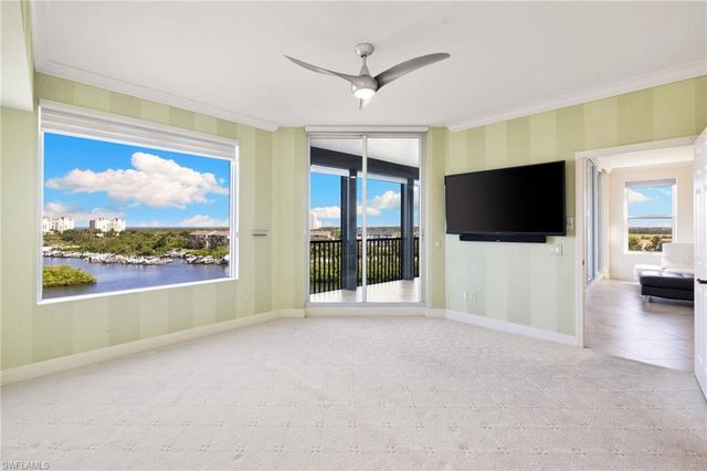 420 Cove Tower DR 804, Naples, FL 34110