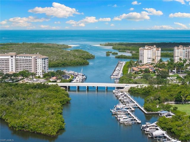 420 Cove Tower DR 804, Naples, FL 34110