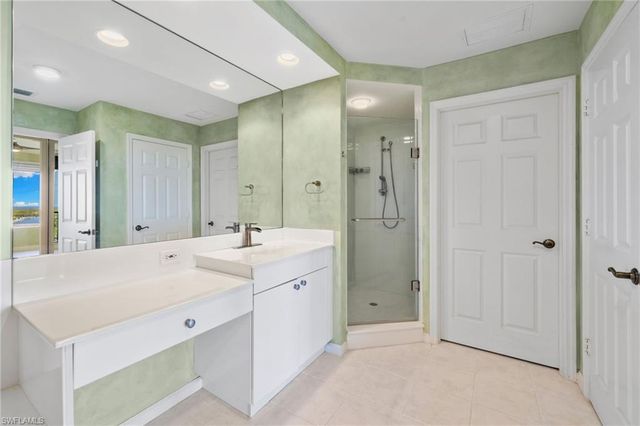 420 Cove Tower DR 804, Naples, FL 34110