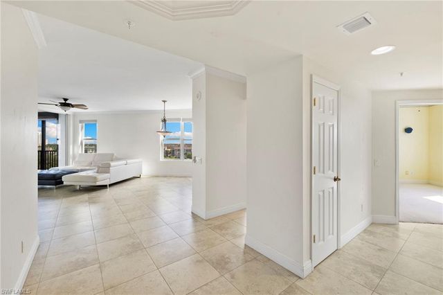 420 Cove Tower DR 804, Naples, FL 34110