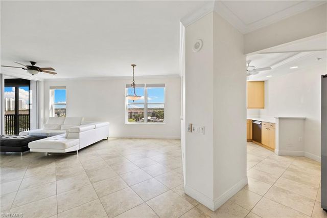 420 Cove Tower DR 804, Naples, FL 34110
