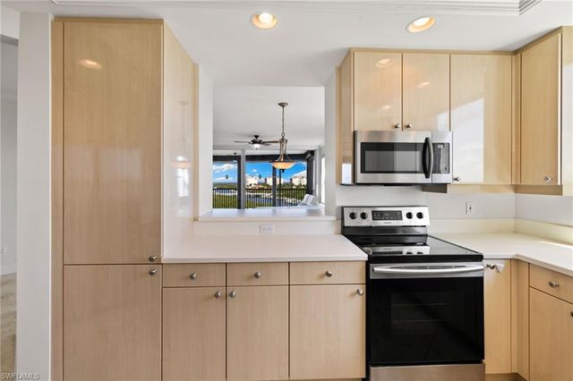 420 Cove Tower DR 804, Naples, FL 34110