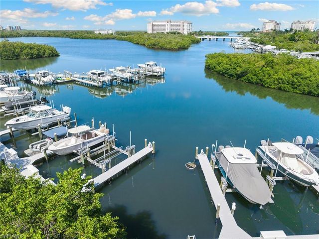 420 Cove Tower DR 804, Naples, FL 34110