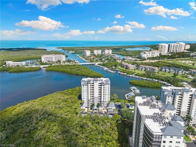 420 Cove Tower DR 804, Naples, FL 34110