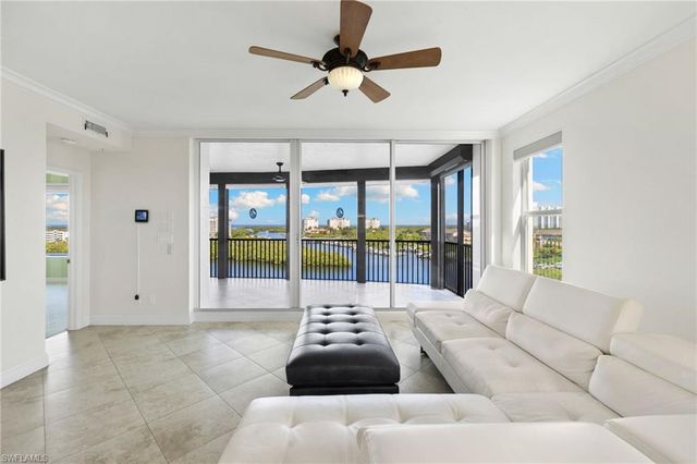 420 Cove Tower DR 804, Naples, FL 34110