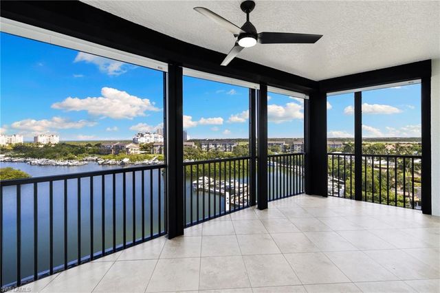 420 Cove Tower DR 804, Naples, FL 34110
