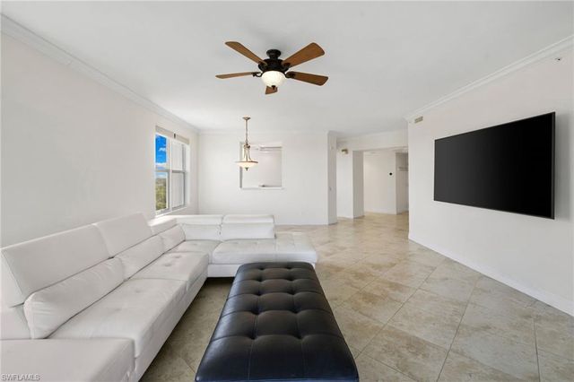 420 Cove Tower DR 804, Naples, FL 34110