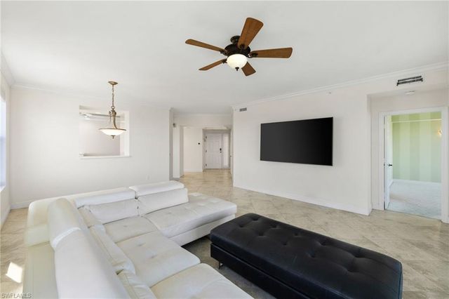 420 Cove Tower DR 804, Naples, FL 34110