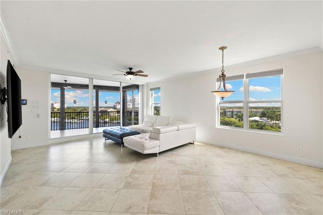 420 Cove Tower DR 804, Naples, FL 34110