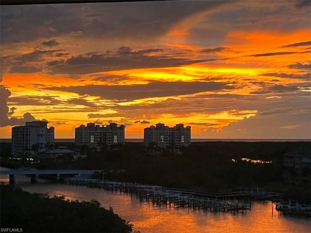 420 Cove Tower DR 804, Naples, FL 34110