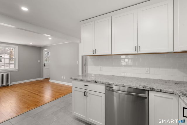 8 Hendee Road, Manchester, CT 06040