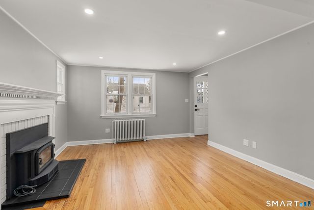 8 Hendee Road, Manchester, CT 06040