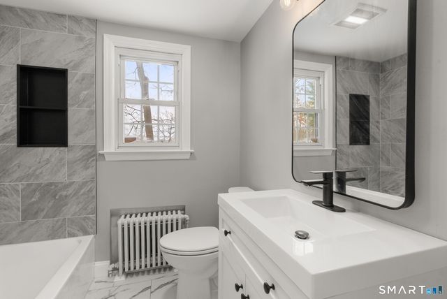 8 Hendee Road, Manchester, CT 06040