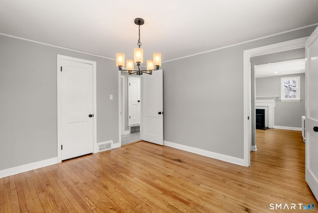 8 Hendee Road, Manchester, CT 06040