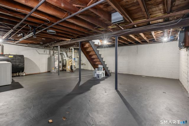 8 Hendee Road, Manchester, CT 06040