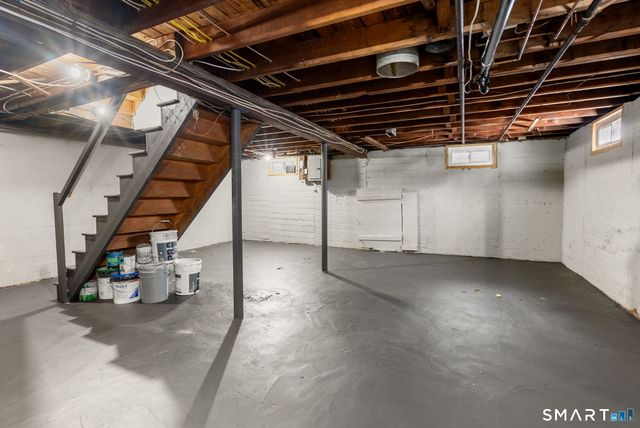 8 Hendee Road, Manchester, CT 06040