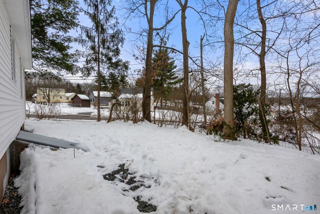 8 Hendee Road, Manchester, CT 06040