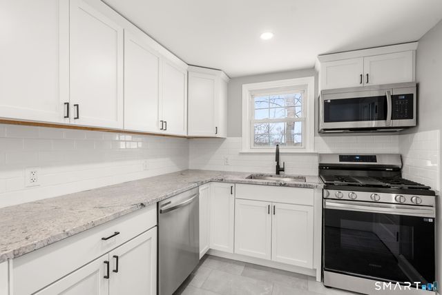 8 Hendee Road, Manchester, CT 06040