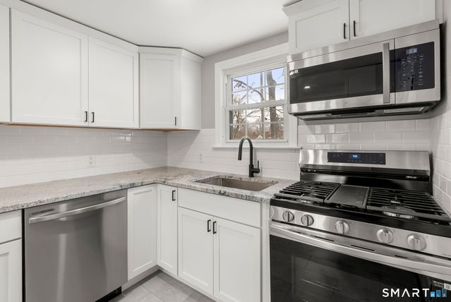 8 Hendee Road, Manchester, CT 06040