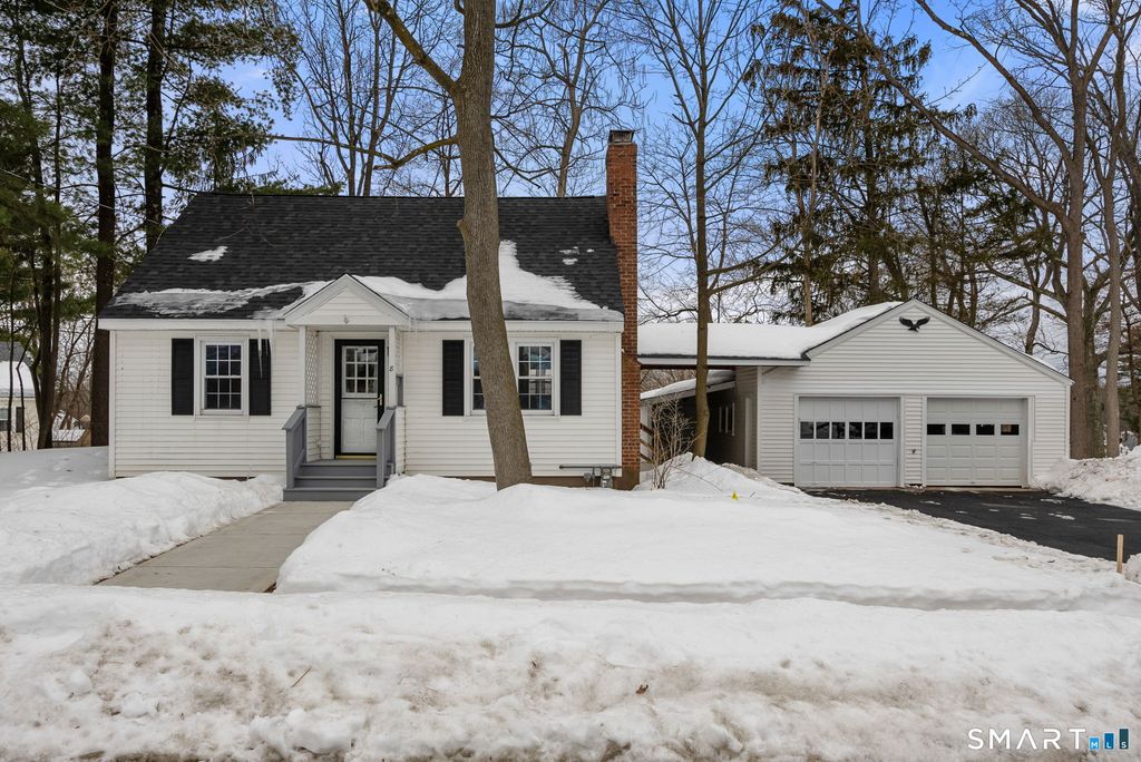 8 Hendee Road, Manchester, CT 06040