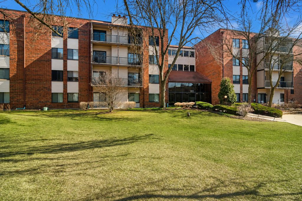 3030 Pheasant Creek Drive 405, Northbrook, IL 60062