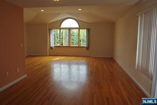 69 Summit Avenue 2, Elmwood Park, NJ 07407