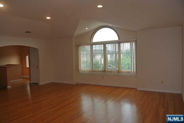 69 Summit Avenue 2, Elmwood Park, NJ 07407