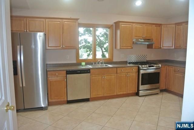 69 Summit Avenue 2, Elmwood Park, NJ 07407