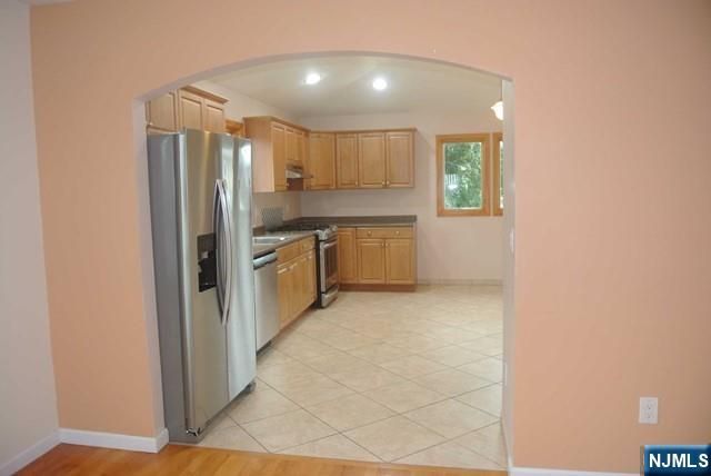 69 Summit Avenue 2, Elmwood Park, NJ 07407