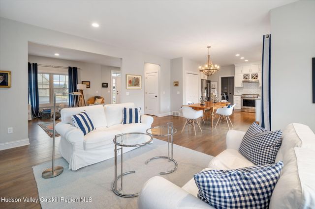 22 Edinburgh Court, New Scotland, NY 12159