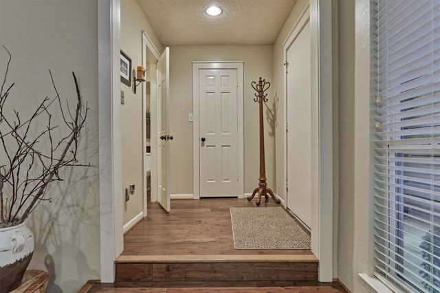 3923 Lakewood Drive, Montgomery, TX 77356
