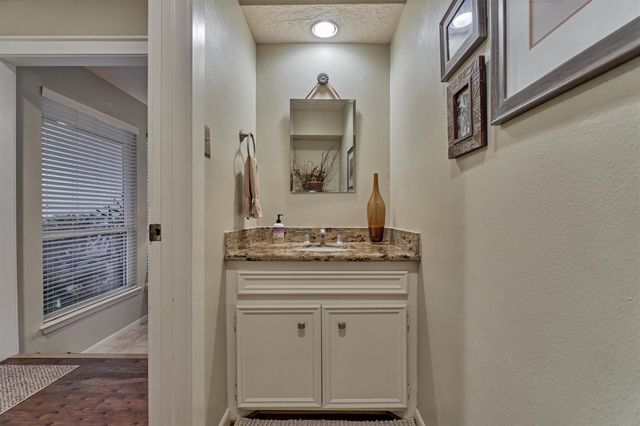 3923 Lakewood Drive, Montgomery, TX 77356