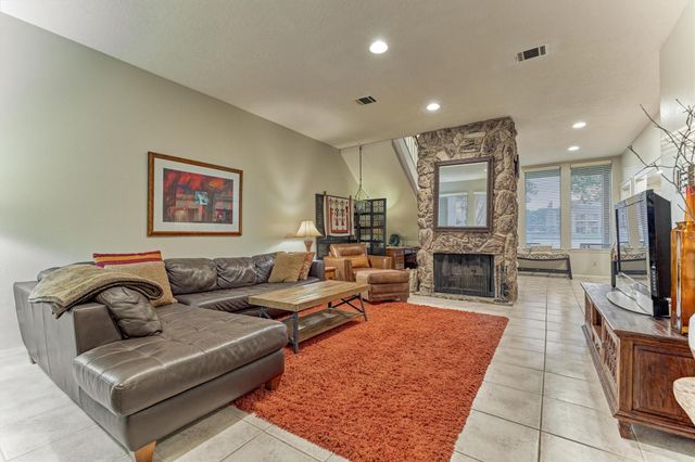 3923 Lakewood Drive, Montgomery, TX 77356