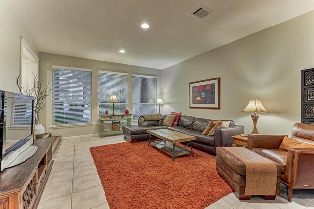 3923 Lakewood Drive, Montgomery, TX 77356