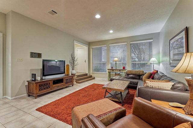 3923 Lakewood Drive, Montgomery, TX 77356