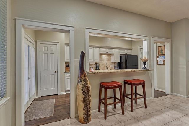 3923 Lakewood Drive, Montgomery, TX 77356