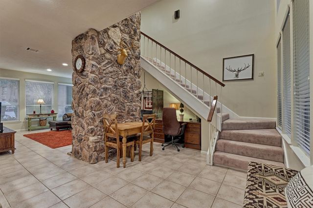 3923 Lakewood Drive, Montgomery, TX 77356