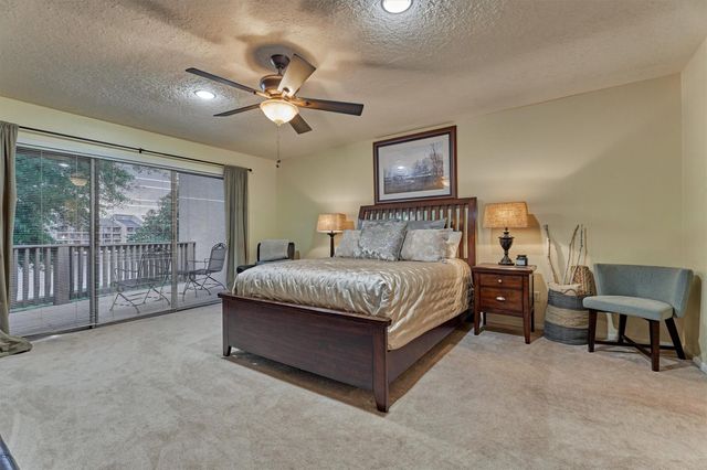 3923 Lakewood Drive, Montgomery, TX 77356