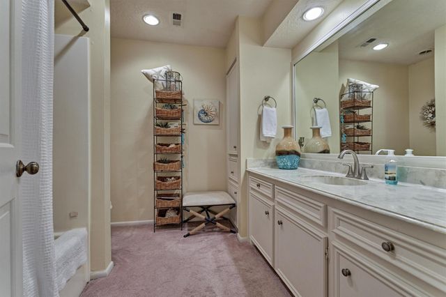 3923 Lakewood Drive, Montgomery, TX 77356