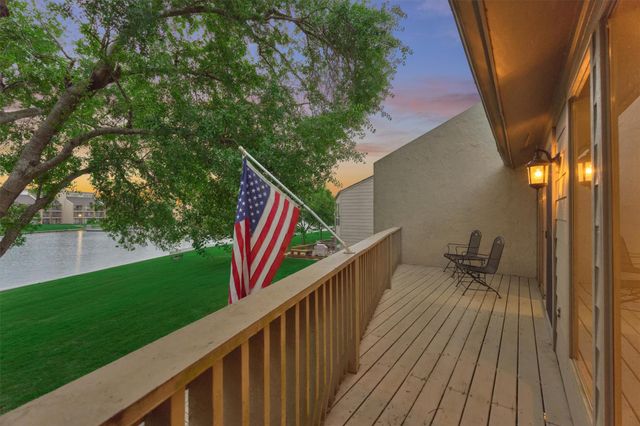 3923 Lakewood Drive, Montgomery, TX 77356