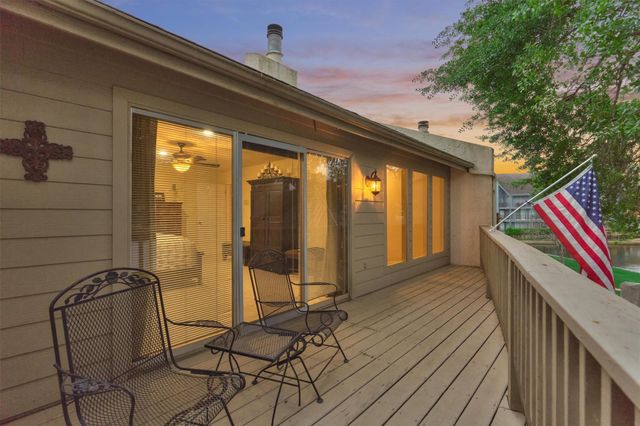 3923 Lakewood Drive, Montgomery, TX 77356