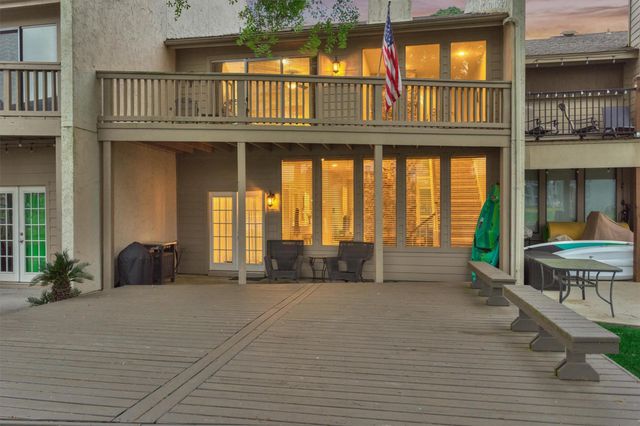 3923 Lakewood Drive, Montgomery, TX 77356