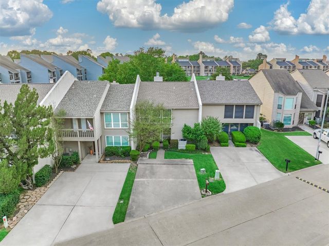 3923 Lakewood Drive, Montgomery, TX 77356