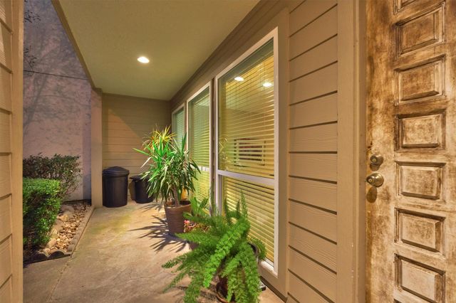 3923 Lakewood Drive, Montgomery, TX 77356