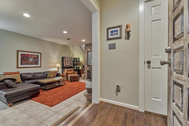 3923 Lakewood Drive, Montgomery, TX 77356