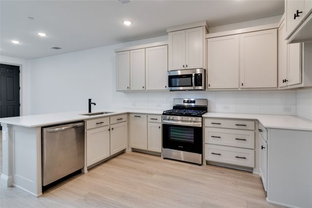 420 Parkside DR, Argyle, TX 76226