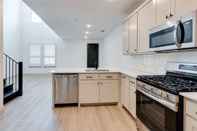 420 Parkside DR, Argyle, TX 76226